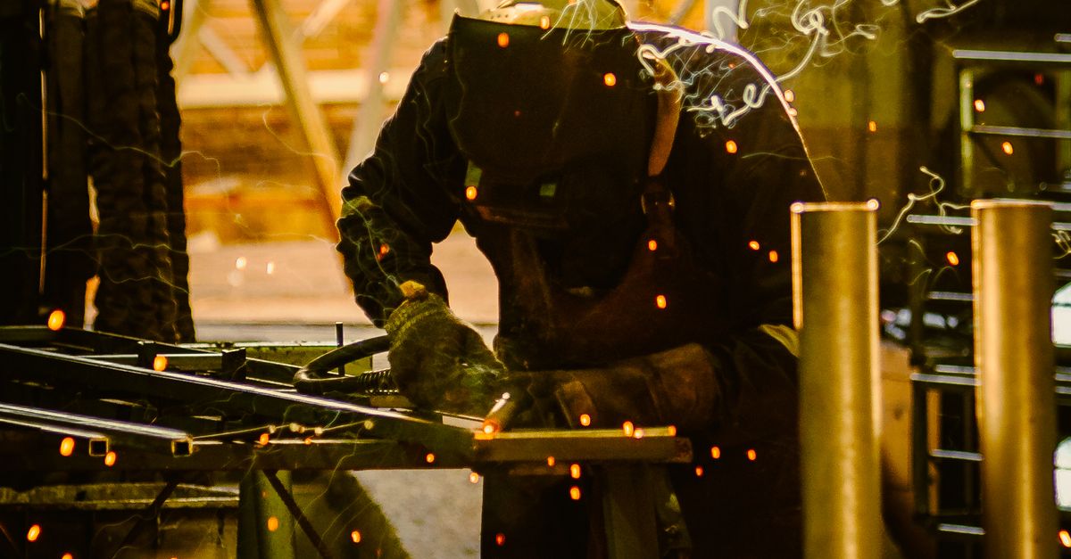 Comparing Traditional vs Modern Structural Steel Fabrication Methods